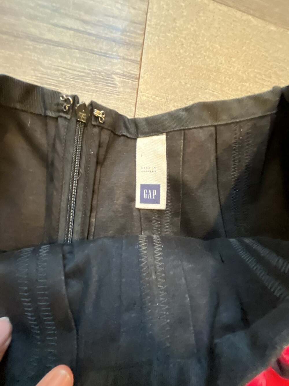 GAP - Picture 4 of 4